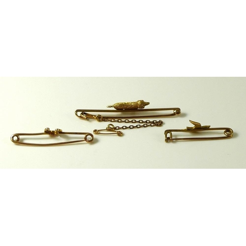 835 - A 9ct gold bar brooch set with a spaniel, with safety chain, marked to back, 5.2g, together with a 1... 