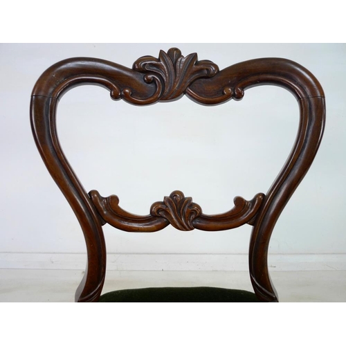 942 - A set of six Victorian rosewood dining chairs, with carved rails and moulded frames, upholstered in ... 