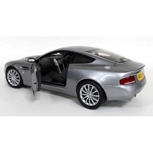 302 - A 1/12 scale die cast and ABS plastic replica model Aston Martin V12 Vanquish, by Kyosho Corporation... 