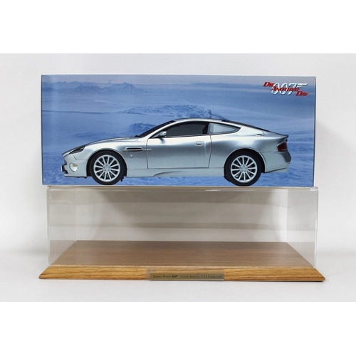 302 - A 1/12 scale die cast and ABS plastic replica model Aston Martin V12 Vanquish, by Kyosho Corporation... 