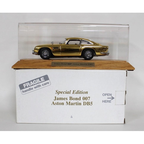 303 - A 1/24 scale 22 carat gold plated die cast and ABS plastic replica model Aston Martin DB5, by Danbur... 