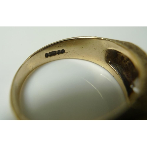 814 - A gentleman's 9ct gold ring set with white stone, likely moissanite or sapphire, size U, 6g.