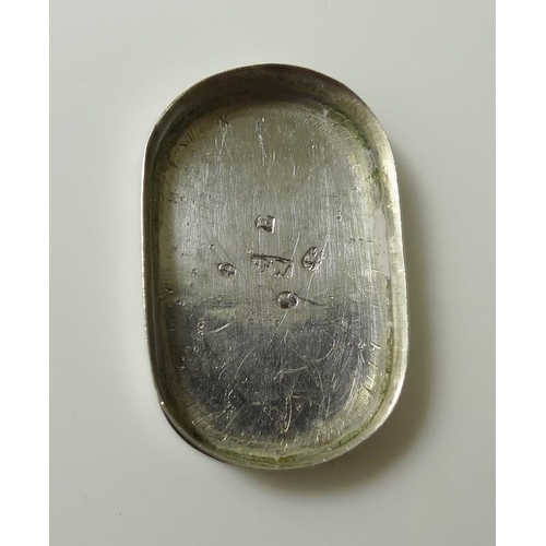 821 - A George III silver nutmeg grater, the oval body with engraved banding to upper lid which covers ste... 