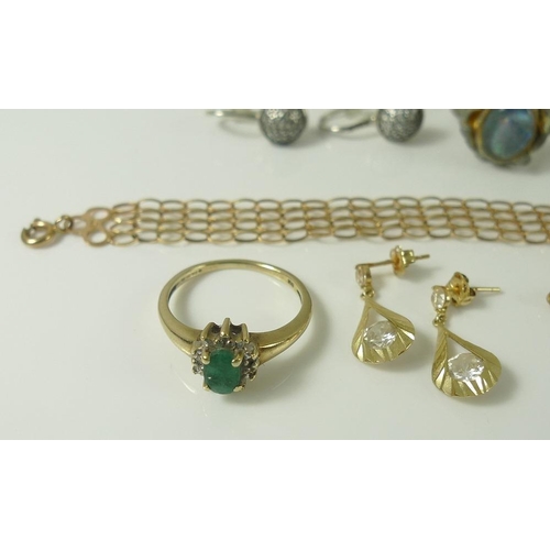 837 - A collection of gold jewellery, comprising a 9ct gold horn of plenty pendant, a matching 9ct gold tw... 