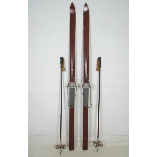 865 - A pair of vintage skis, early to mid 20th century, Nr 1 by Hedbergsskidan, Edsbyn, Sweden, serial A0... 