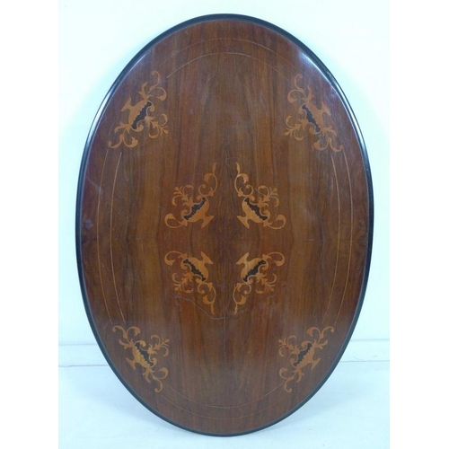 882A - A late Victorian oval occasional table, with marquetry inlaid top decorated with urns and scrolls, o... 