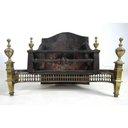 883 - A Regency cast iron fire grate, the basket with plain back, knopped single rail to front and brass f... 