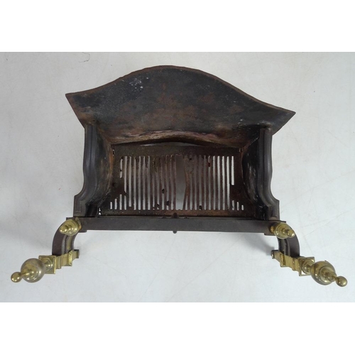 883 - A Regency cast iron fire grate, the basket with plain back, knopped single rail to front and brass f... 