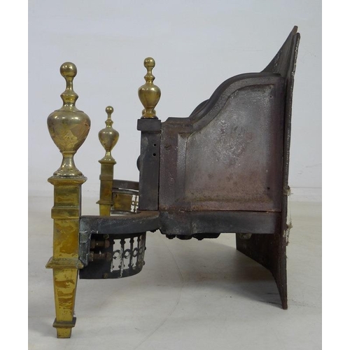 883 - A Regency cast iron fire grate, the basket with plain back, knopped single rail to front and brass f... 