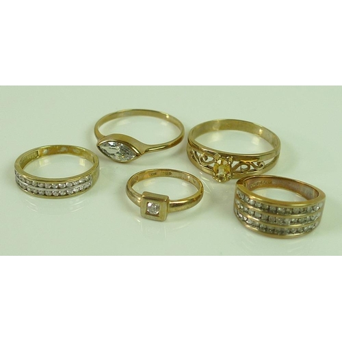 809 - A group of five 9ct gold rings comprising a ring banded with three rows of diamonds, size M, 4.2g, a... 