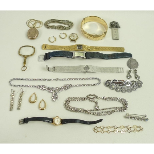 820 - A collection of gold and costume jewellery, including a 9ct gold heart link bracelet, a pair of 9ct ... 