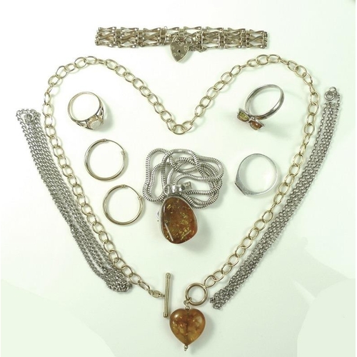 776 - A group of jewellery, comprising an amber heart shaped pendant on a 9ct gold chain, 4.9g weighable g... 