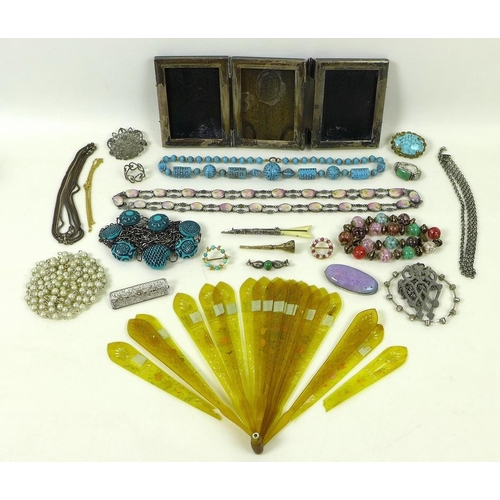 790 - A collection of jewellery, including a Victorian 9ct gold circular brooch set with turquoise cabocho... 