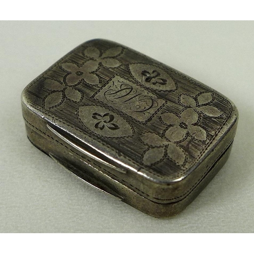 808 - A group of vertu, including a George III silver vinaigrette, the front engraved, interior lacking pi... 