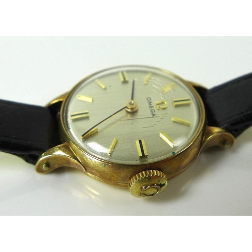 812 - A 9ct gold cased Omega lady's wristwatch, with circular silvered dial and gold baton markers, 17 jew... 