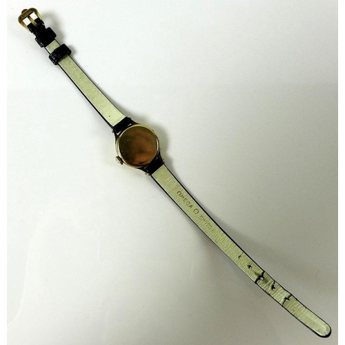 812 - A 9ct gold cased Omega lady's wristwatch, with circular silvered dial and gold baton markers, 17 jew... 