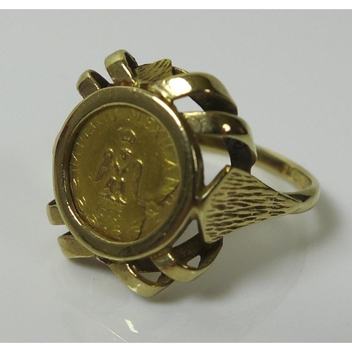 821 - A 9ct gold ring set with a gold Imperio Mexicano Maximiliano token, dated 1865, size L, 2.3g