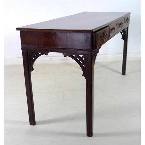 943 - A George V mahogany server, with three frieze drawers, raised on square section tapering legs and sp... 