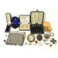 A group of jewellery, including a cased set of 18ct shirt studs, comprising three marked 15ct and on... 
