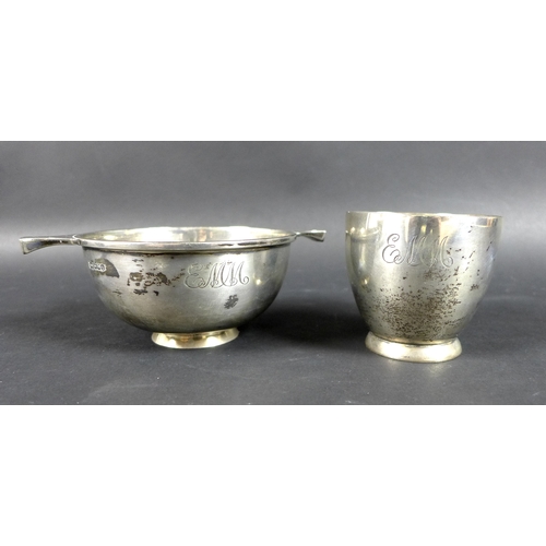 31 - A group of silver items, comprising a silver quaich, plain form, the bowl engraved EMM, Sheffield 19... 