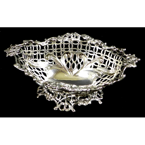 36 - An Art Nouveau pierced silver bon bon dish with applied cast foliate rim, London 1892, William Comyn... 