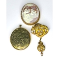 A group of 9ct gold jewellery, comprising a 9ct gold cameo brooch with rope twist border, ZJ, Birmin... 