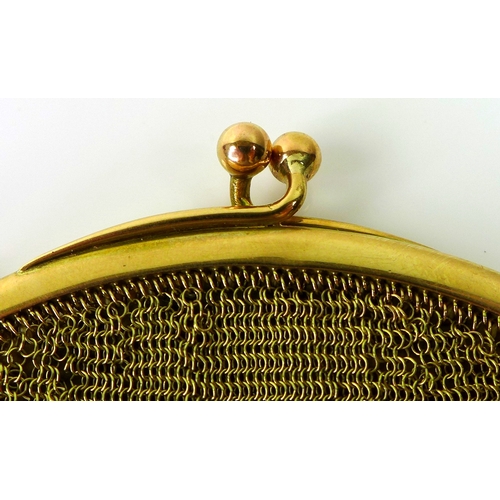 255 - An Art Deco 9ct gold mesh evening bag, London 1924, The Gold Mesh Bag Co Ltd, engraved to inside rim... 