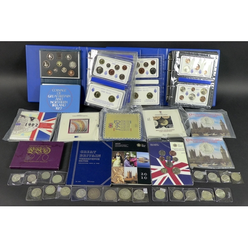 82 - A collection of William IV, Victoria, George V and George VI silver coins, including crowns, half cr... 