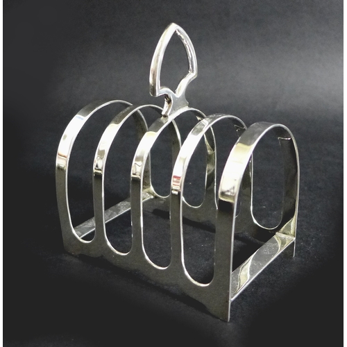 4 - A George VI silver four division toast rack, with shaped carry handle, Viners Ltd, Sheffield 1940, 9... 
