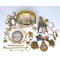 A group of jewellery including a 9ct gold pigeon medal and 9ct gold Playboy stick pin and necklace, ... 