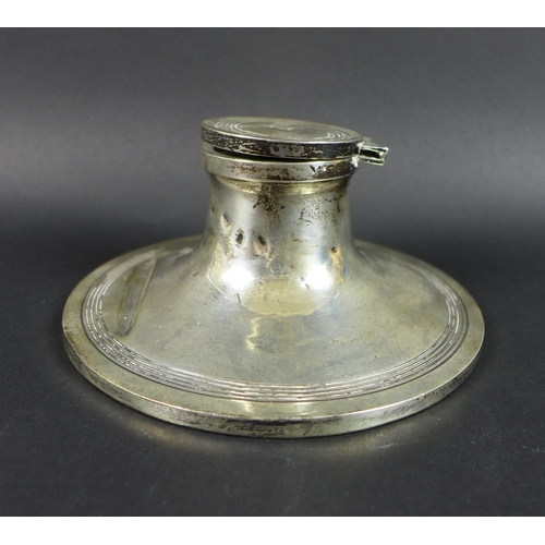 13 - A George V silver inkwell, Birmingham 1938, with acorn engraved upon its lid, makers marks rubbed, 1... 