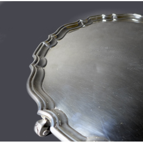 95 - A George V silver salver tray, of circular form with Chippendale pie crust edge, presentation engrav... 