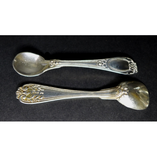 33 - A group of seven Georgian silver teaspoons, together with eight other later silver teaspoons, an Edw... 