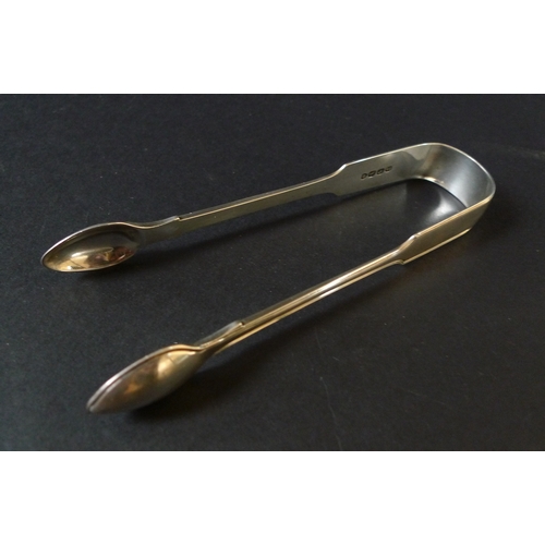 43 - A group of Georgian and later silver flatware, comprising a pair of George III ladles, both 17.1cm l... 