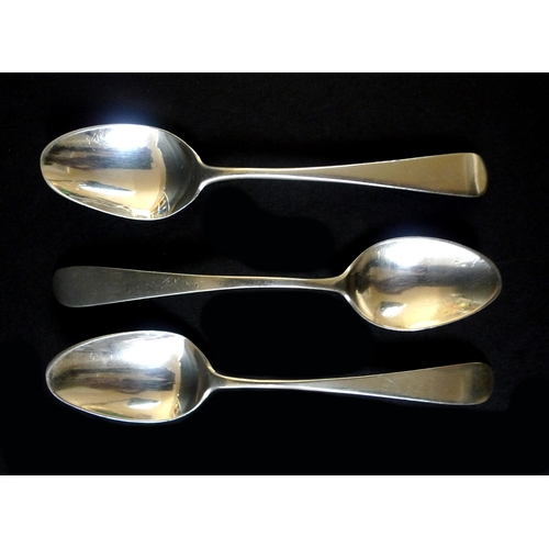 43 - A group of Georgian and later silver flatware, comprising a pair of George III ladles, both 17.1cm l... 