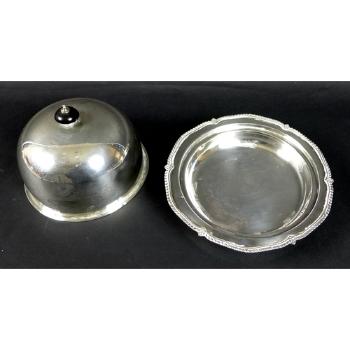 54 - A George V silver muffin dish, of circular domed form, with black plastic finial, removable tray, an... 