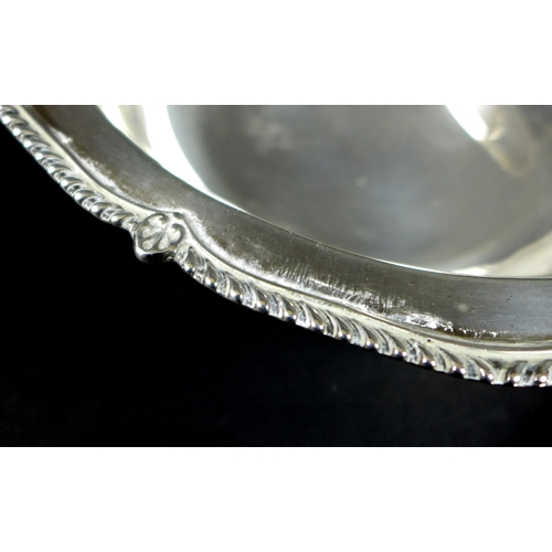 54 - A George V silver muffin dish, of circular domed form, with black plastic finial, removable tray, an... 