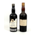 Vintage Port: a bottle of Sandeman & Co Vintage 1945 port, wax sealed capsule, bottle no 015368, U: ... 