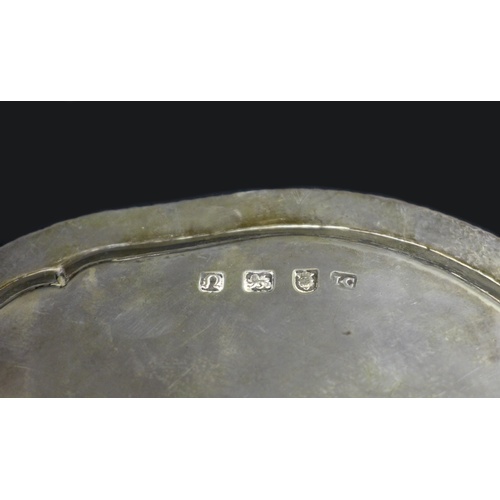 54 - A George III small silver tray, of octagonal form with reeded rim, three scroll feet, maker's mark '... 