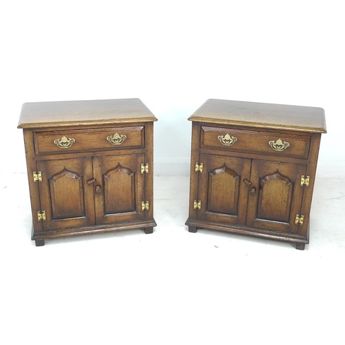 272 - A pair of modern stained oak bedside cabinets by Titchmarsh & Goodwin, in Georgian style, each with ... 