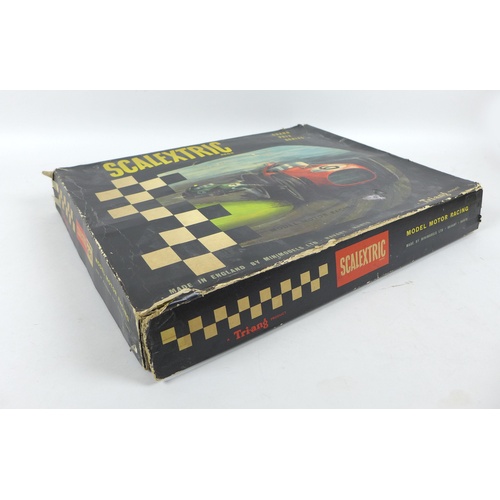 154 - A vintage Scalextric racing set GP1 and accessories, Grand Prix Series, circa 1963, in original box ... 