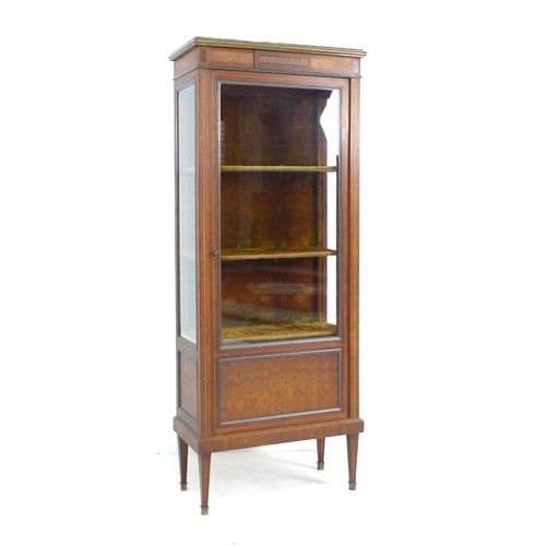 320 - A French late 19th century / early 20th century vitrine, mahogany, satinwood veneered, crossbanded a... 