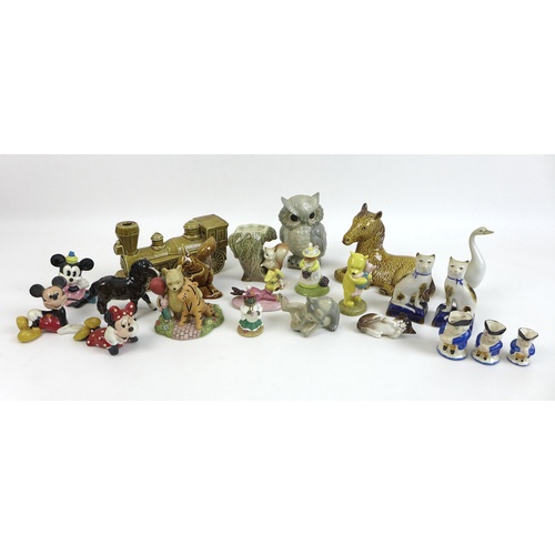 53 - A group of mixed ceramic figurines, including a set of three hand painted Toby Jug miniatures, a Roy... 