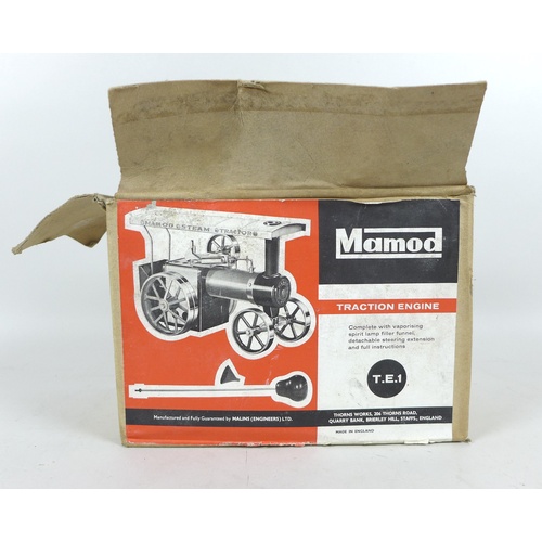 147 - A Mamod traction engine T.E.1 Steam Tractor, with original box and instructions, missing funnel, in ... 