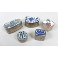 Five trinket boxes with lids inlaid with pieces of Chinese ceramic, including a rectangular form box... 