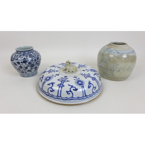28 - Three Chinese blue and white ceramics, comprising a 19th century porcelain circular lid with a Fo do... 