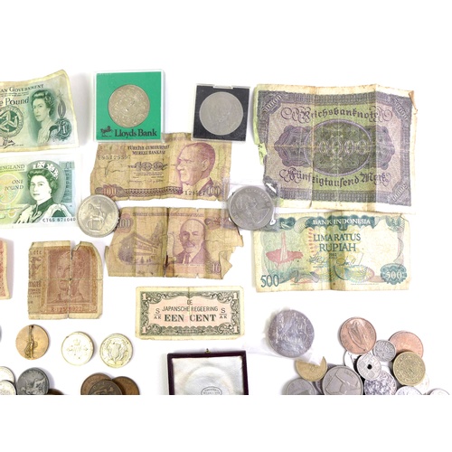 82 - A collection of British and international coins and bank notes, including some with silver content, ... 