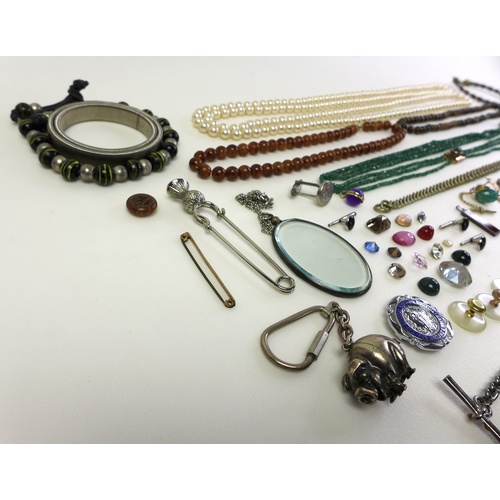 109 - A group of gold, silver and costume jewellery, including a 9ct gold bar brooch, an Egyptian yellow m... 