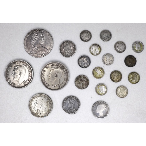 82 - A collection of British and international coins and bank notes, including some with silver content, ... 