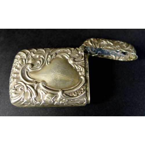 49 - A George III silver vinaigrette of simple box form, with pierced and gilded grill, Birmingham 1802, ... 